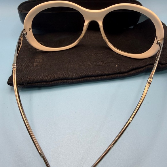 CHANEL Women's Sunglasses Oversized White Frame - Picture 6 of 13